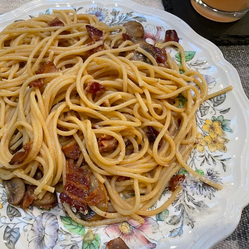 Spaghetti Alla Carbonara with Mushrooms